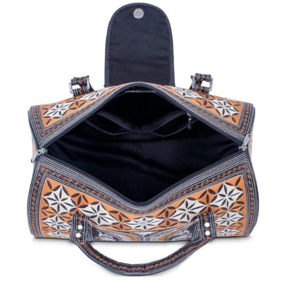 Bandabag Weekender hard to find color. New with certificate. - Picture 8 of 8